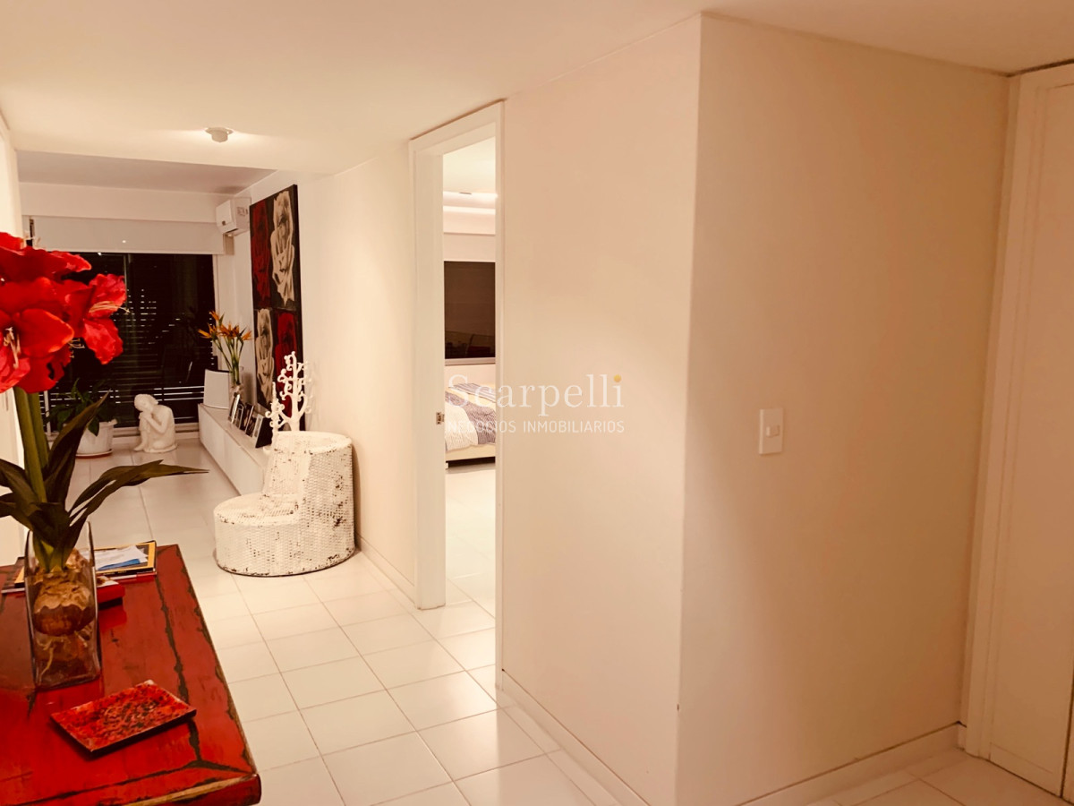 Apartamento ID.21754 - Oportunidad en Parada 8 frente a la Brava Penthouse en piso 17 con estupenda vista oceánica.-