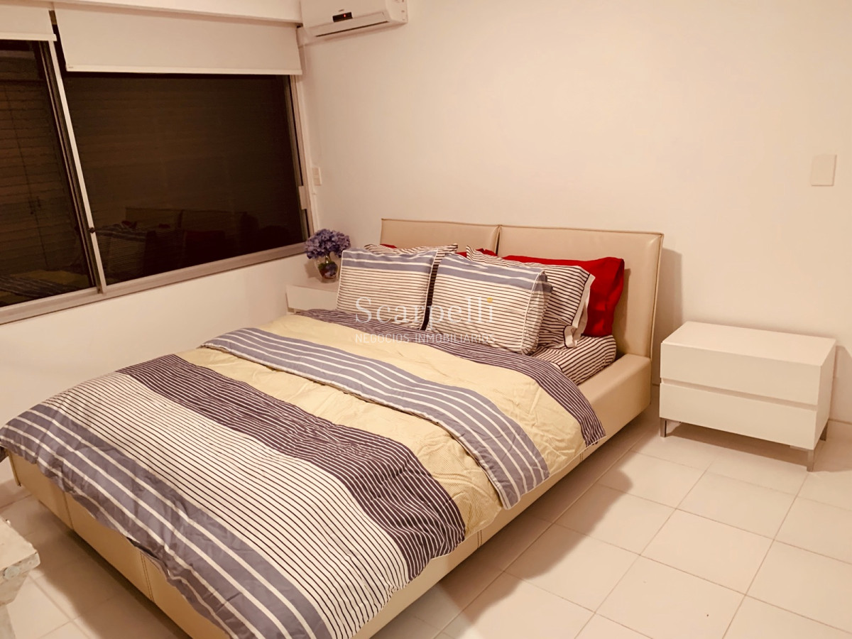 Apartamento ID.21754 - Oportunidad en Parada 8 frente a la Brava Penthouse en piso 17 con estupenda vista oceánica.-