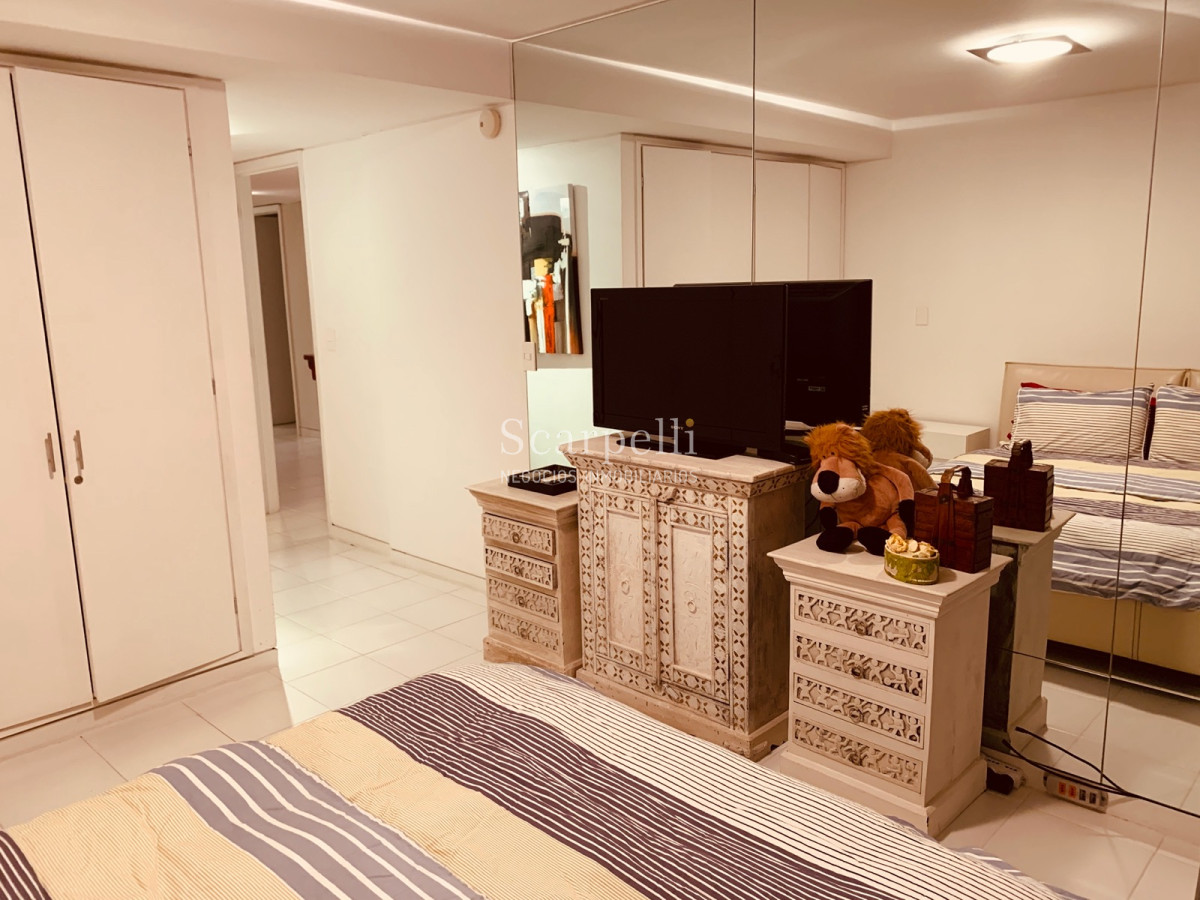 Apartamento ID.21754 - Oportunidad en Parada 8 frente a la Brava Penthouse en piso 17 con estupenda vista oceánica.-