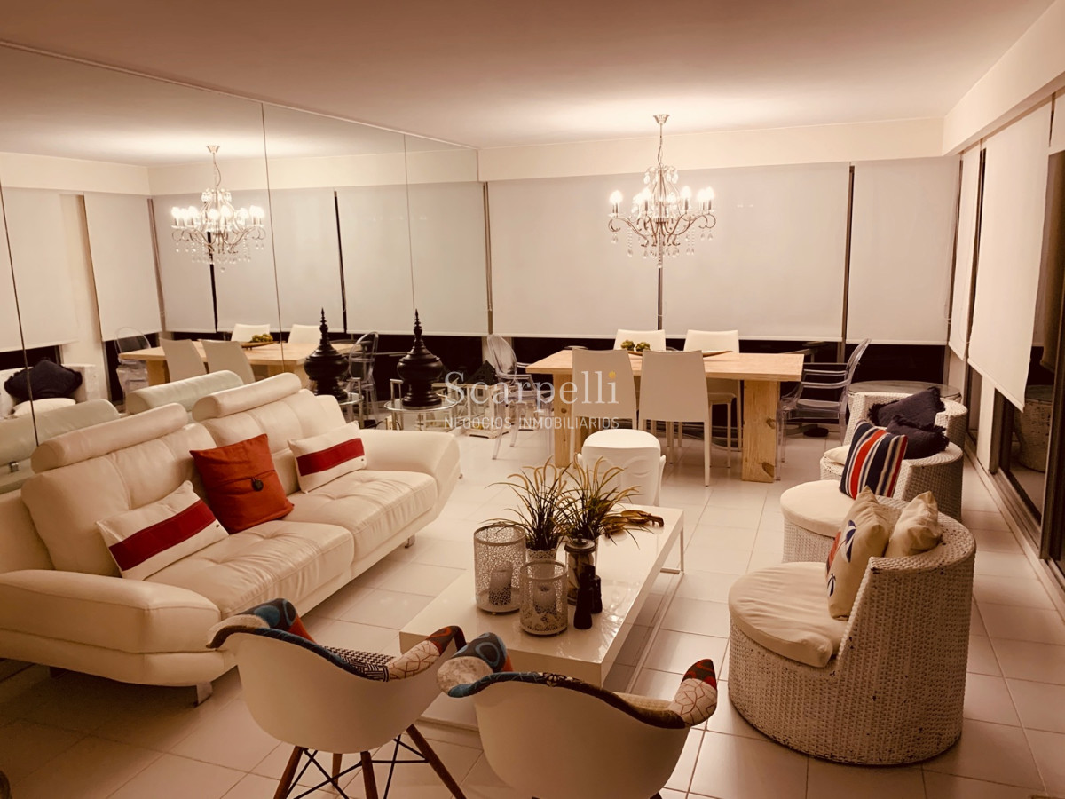 Apartamento ID.21754 - Oportunidad en Parada 8 frente a la Brava Penthouse en piso 17 con estupenda vista oceánica.-