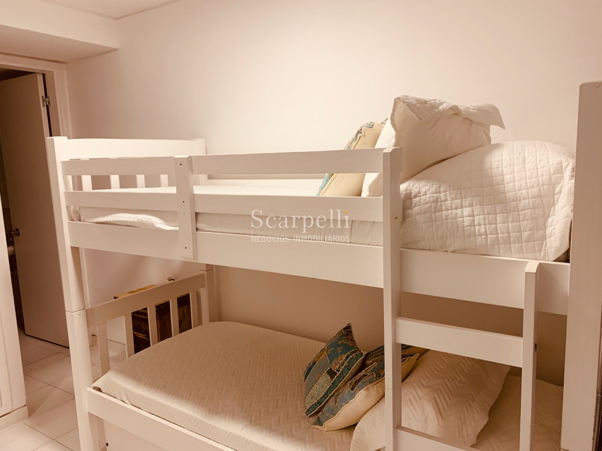 Apartamento ID.21754 - Oportunidad en Parada 8 frente a la Brava Penthouse en piso 17 con estupenda vista oceánica.-