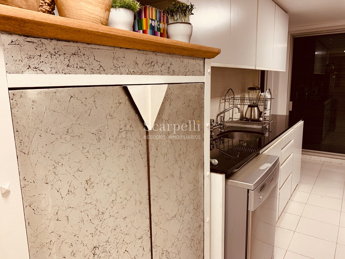 Apartamento ID.21754 - Oportunidad en Parada 8 frente a la Brava Penthouse en piso 17 con estupenda vista oceánica.-