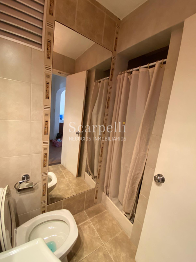 Apartamento ID.21829 - Apartamento en Península con vista al Muelle Mailhos muy prolijo con Estufa a leña, terraza y baños actualizados.-