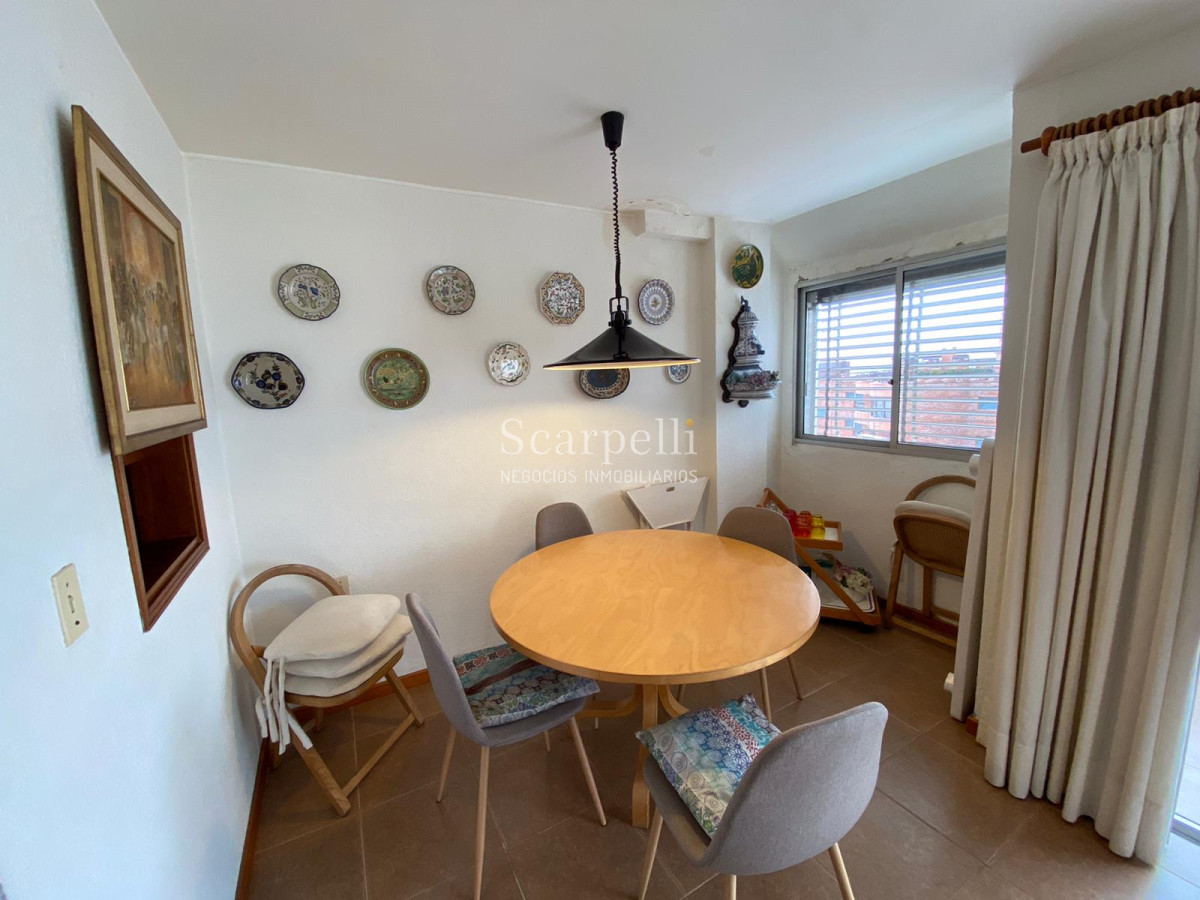 Apartamento ID.21829 - Apartamento en Península con vista al Muelle Mailhos muy prolijo con Estufa a leña, terraza y baños actualizados.-