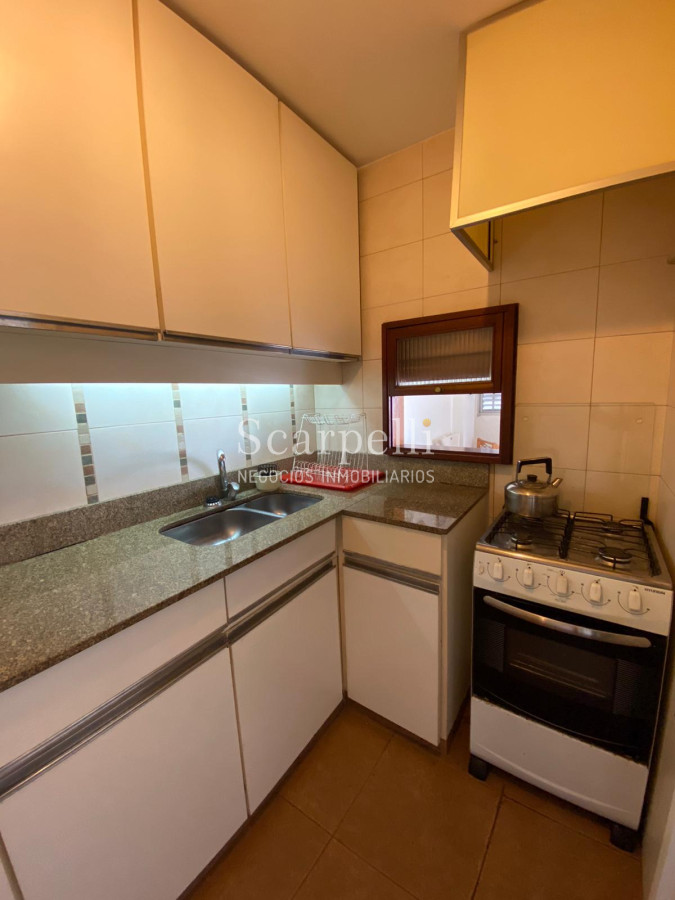 Apartamento ID.21829 - Apartamento en Península con vista al Muelle Mailhos muy prolijo con Estufa a leña, terraza y baños actualizados.-