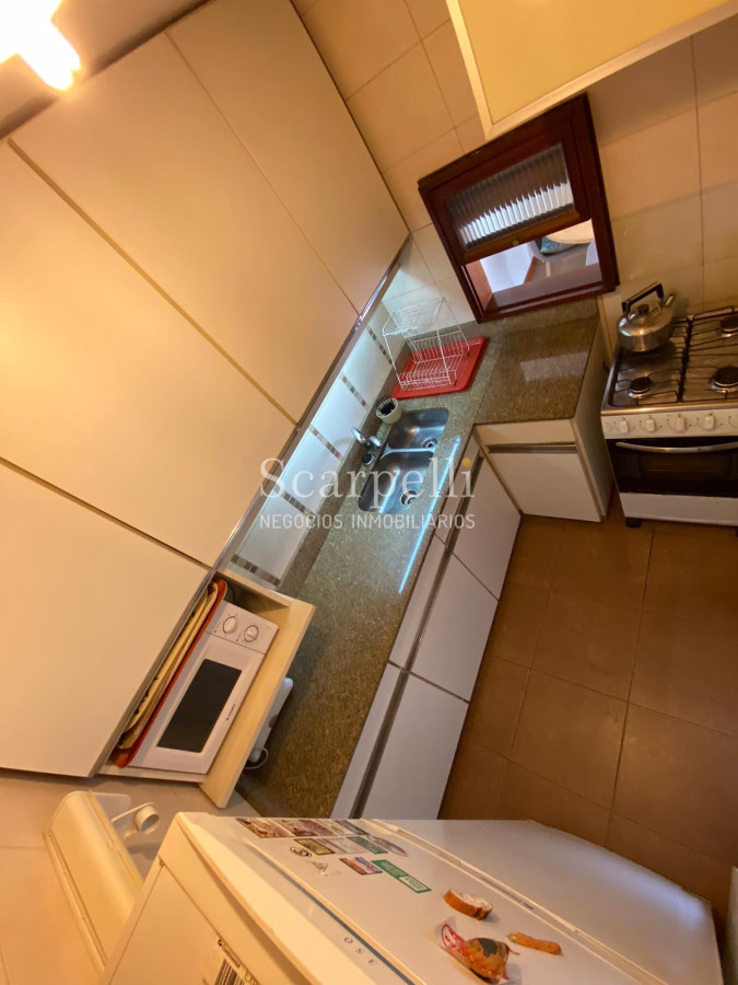 Apartamento ID.21829 - Apartamento en Península con vista al Muelle Mailhos muy prolijo con Estufa a leña, terraza y baños actualizados.-