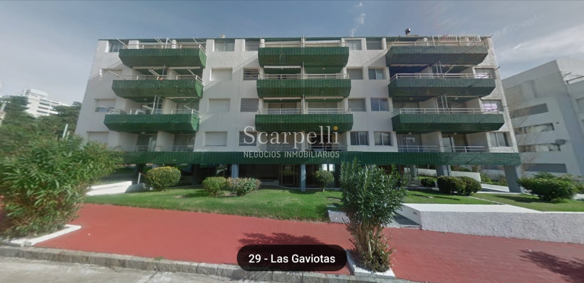 Apartamento ID.21829 - Apartamento en Península con vista al Muelle Mailhos muy prolijo con Estufa a leña, terraza y baños actualizados.-