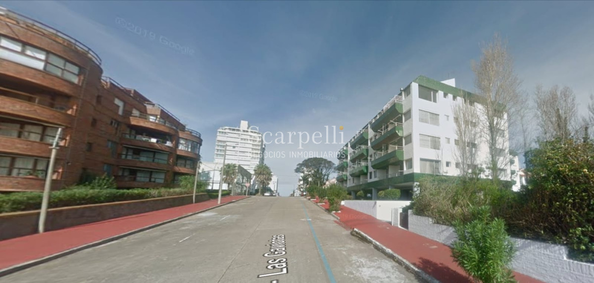 Apartamento ID.21829 - Apartamento en Península con vista al Muelle Mailhos muy prolijo con Estufa a leña, terraza y baños actualizados.-