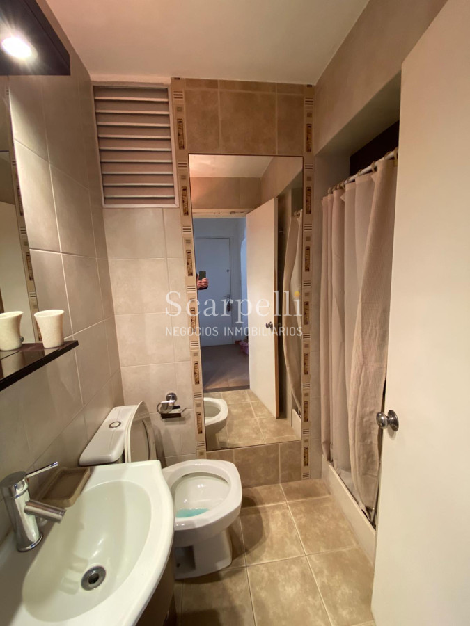Apartamento ID.21829 - Apartamento en Península con vista al Muelle Mailhos muy prolijo con Estufa a leña, terraza y baños actualizados.-