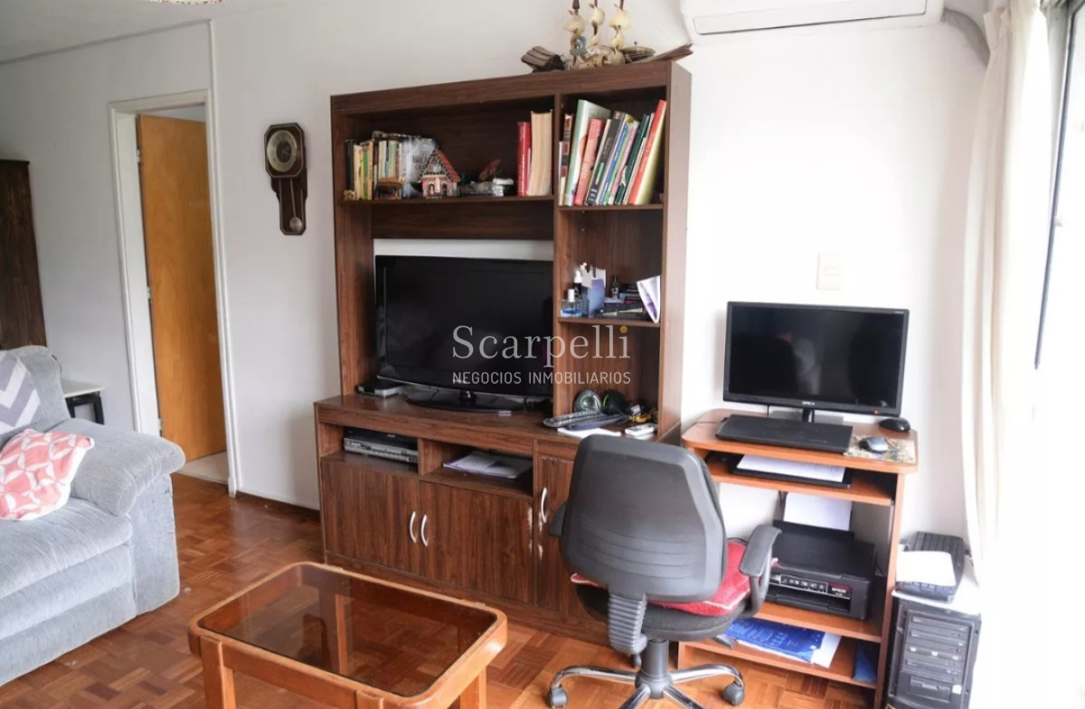 Apartamento ID.22765 - Av. Rivera y Fco. Soca. Lo que no hay ! Piso alto con Vista Despejada: 2 dorm + 2 baños + Cómoda Cochera.-