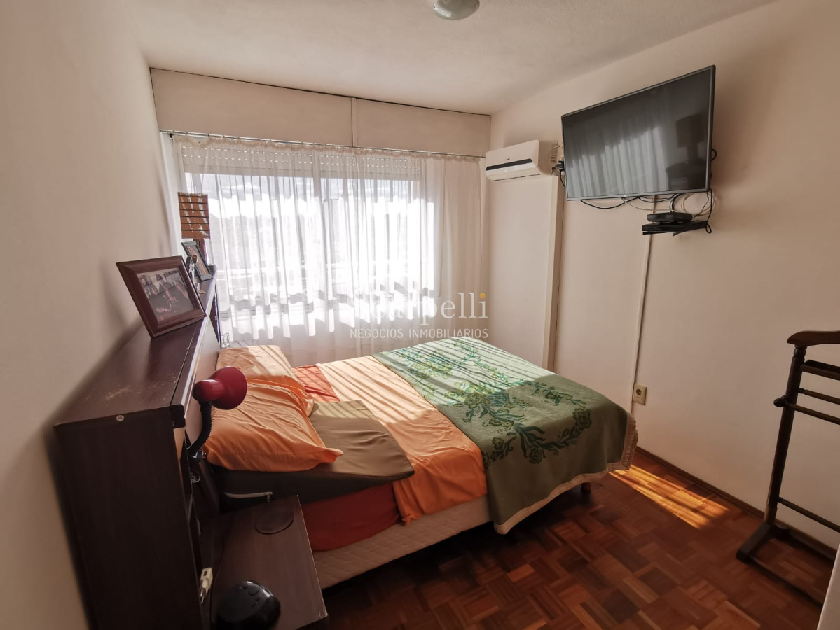 Apartamento ID.22765 - Av. Rivera y Fco. Soca. Lo que no hay ! Piso alto con Vista Despejada: 2 dorm + 2 baños + Cómoda Cochera.-