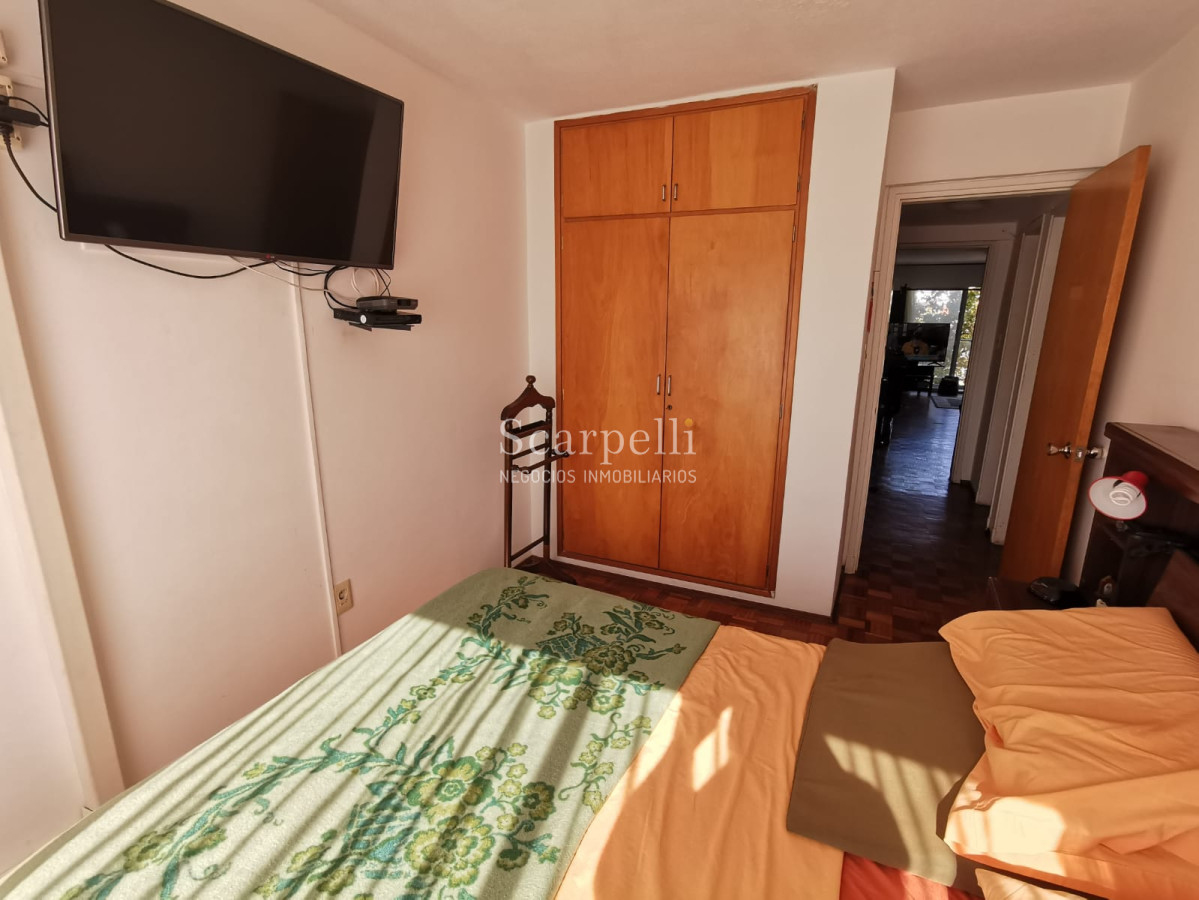 Apartamento ID.22765 - Av. Rivera y Fco. Soca. Lo que no hay ! Piso alto con Vista Despejada: 2 dorm + 2 baños + Cómoda Cochera.-