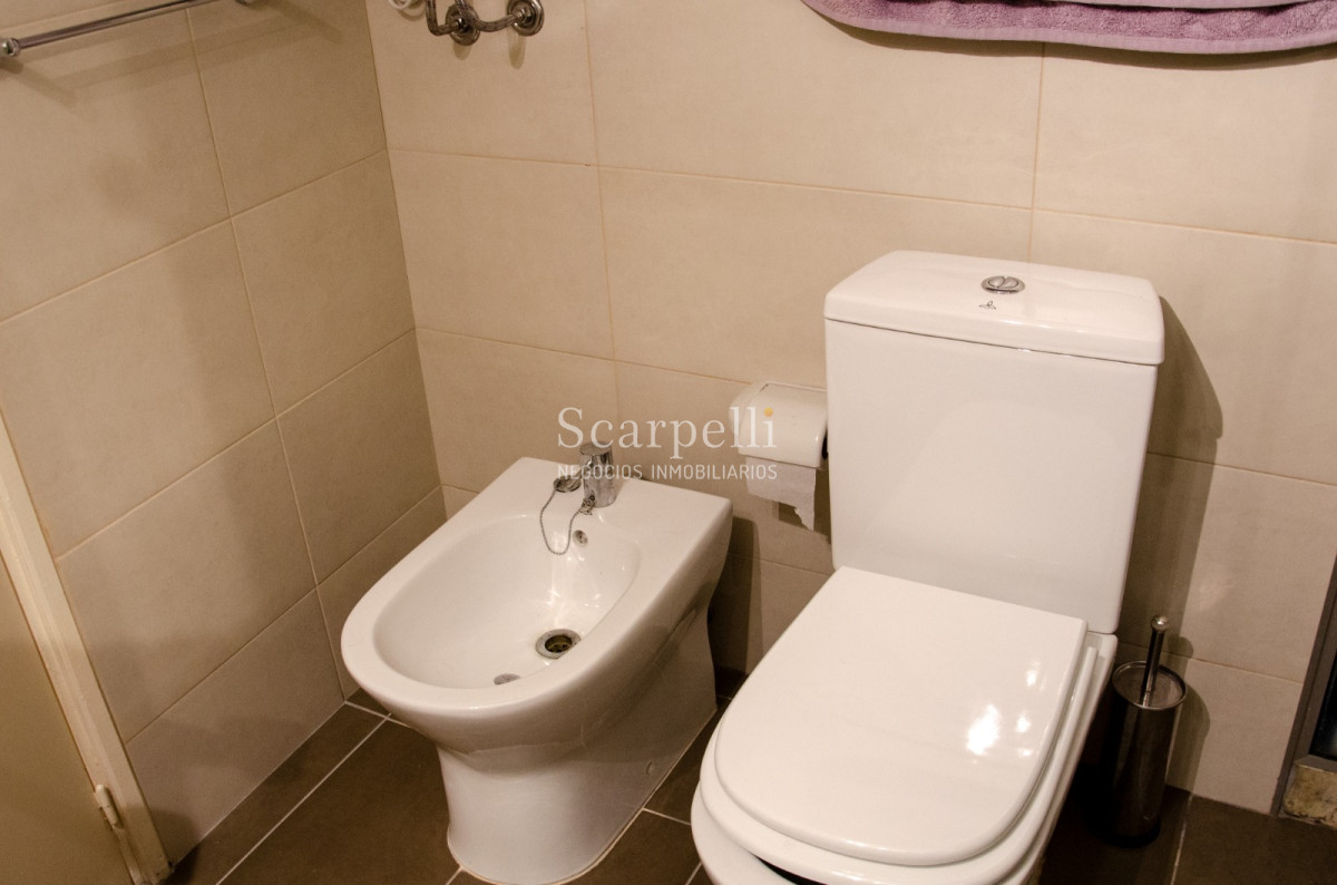 Apartamento ID.22790 - Torre Gorlero Monoambiente en Piso Alto Con Estupenda Vista todo reciclado muy prolijo.-