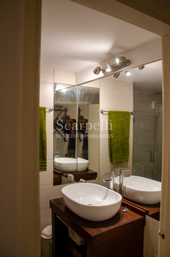 Apartamento ID.22790 - Torre Gorlero Monoambiente en Piso Alto Con Estupenda Vista todo reciclado muy prolijo.-
