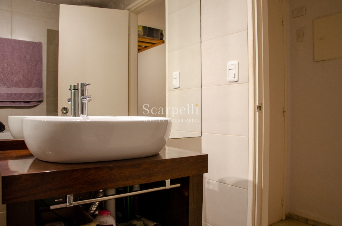 Apartamento ID.22790 - Torre Gorlero Monoambiente en Piso Alto Con Estupenda Vista todo reciclado muy prolijo.-