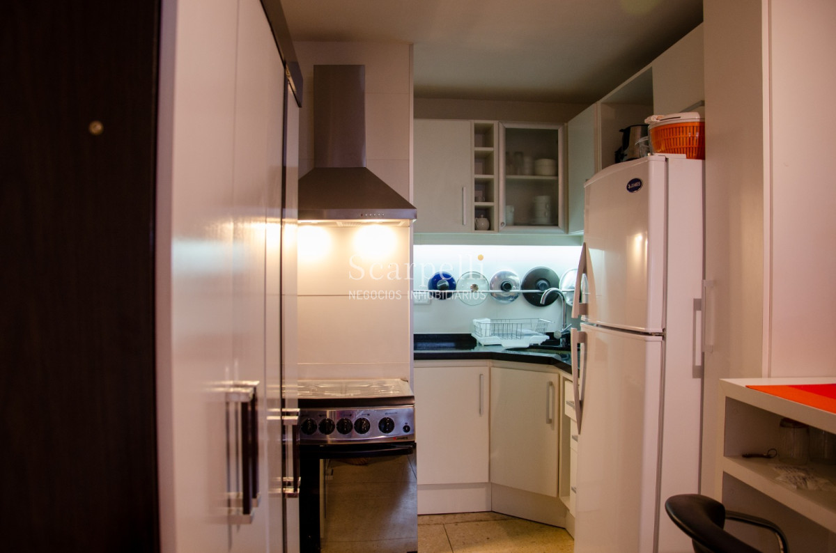 Apartamento ID.22790 - Torre Gorlero Monoambiente en Piso Alto Con Estupenda Vista todo reciclado muy prolijo.-