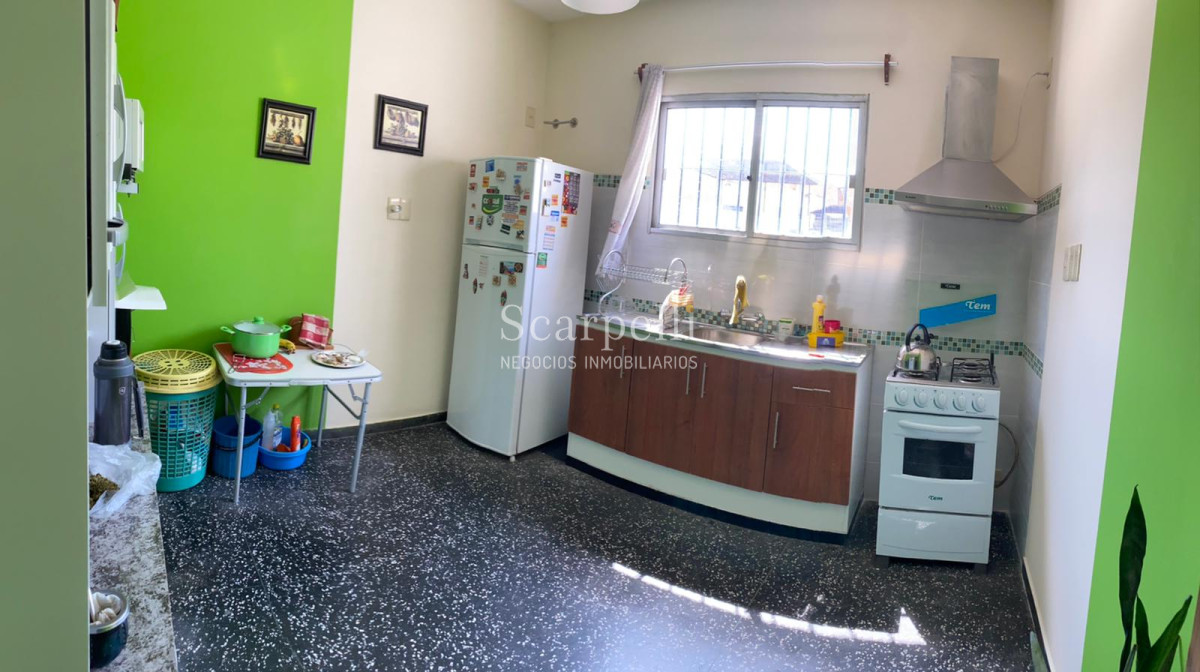 Apartamento ID.23456 - Impecable Propiedad Horizontal en 3 niveles a 200 mts. de la Rambla del Buceo con todos los Servicios y Locomoción a escasos metros.-
