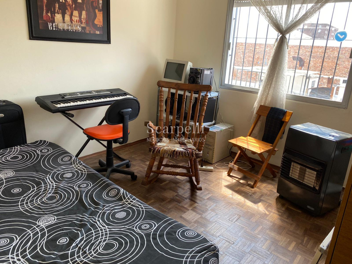 Apartamento ID.23456 - Impecable Propiedad Horizontal en 3 niveles a 200 mts. de la Rambla del Buceo con todos los Servicios y Locomoción a escasos metros.-