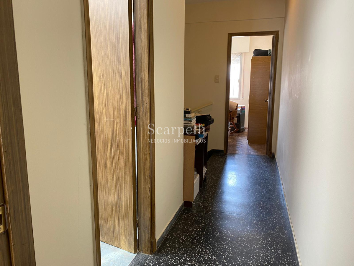 Apartamento ID.23456 - Impecable Propiedad Horizontal en 3 niveles a 200 mts. de la Rambla del Buceo con todos los Servicios y Locomoción a escasos metros.-
