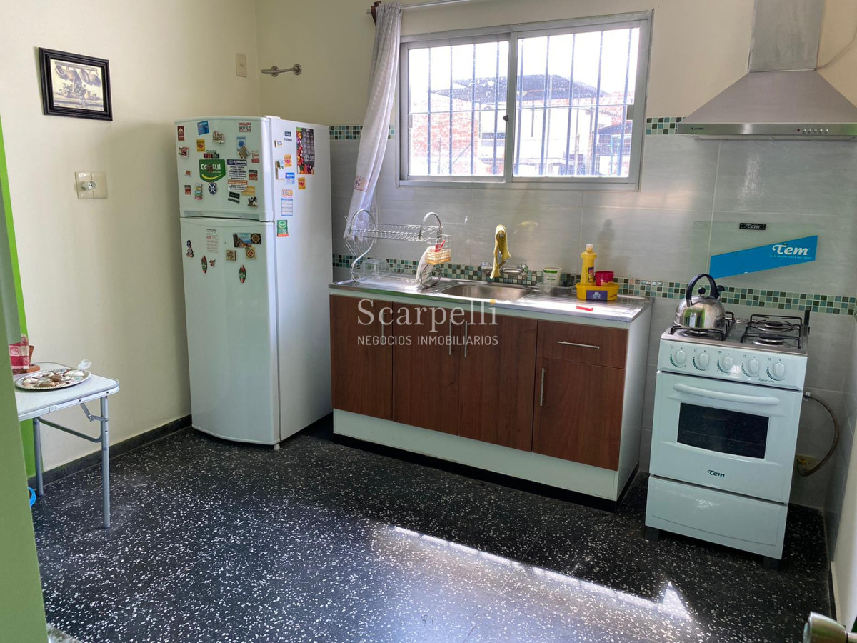 Apartamento ID.23456 - Impecable Propiedad Horizontal en 3 niveles a 200 mts. de la Rambla del Buceo con todos los Servicios y Locomoción a escasos metros.-