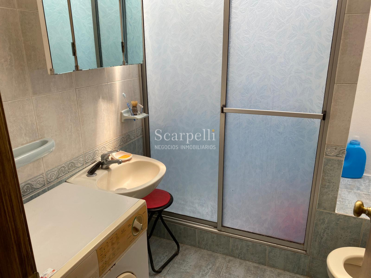 Apartamento ID.23456 - Impecable Propiedad Horizontal en 3 niveles a 200 mts. de la Rambla del Buceo con todos los Servicios y Locomoción a escasos metros.-