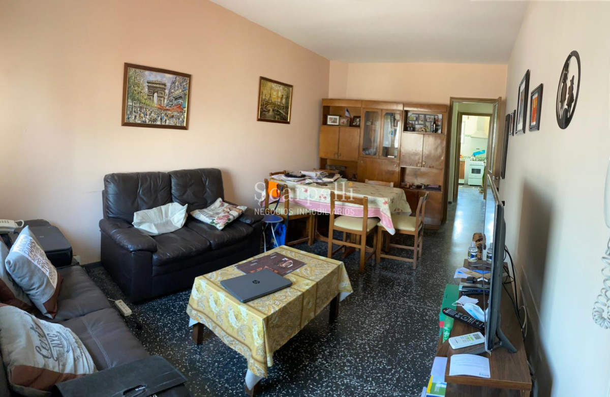 Apartamento ID.23456 - Impecable Propiedad Horizontal en 3 niveles a 200 mts. de la Rambla del Buceo con todos los Servicios y Locomoción a escasos metros.-