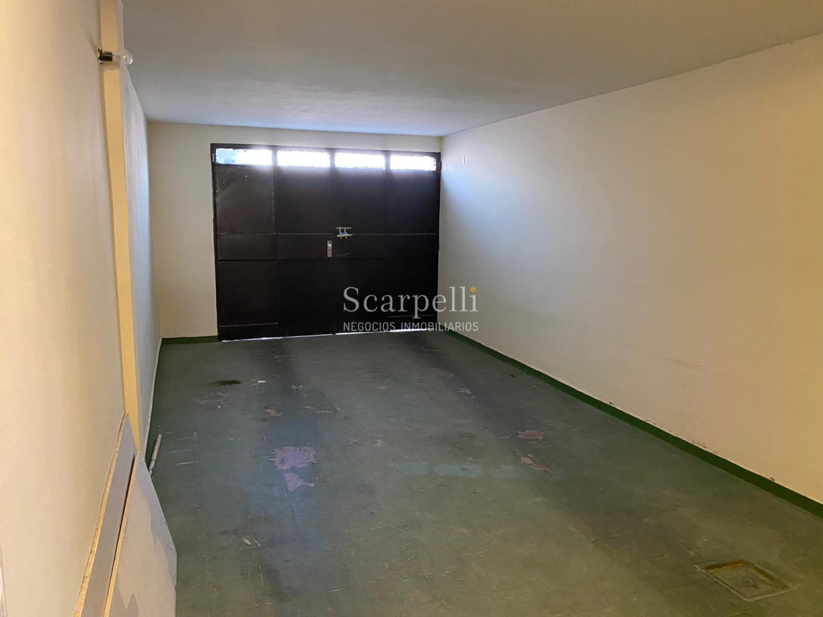 Apartamento ID.23456 - Impecable Propiedad Horizontal en 3 niveles a 200 mts. de la Rambla del Buceo con todos los Servicios y Locomoción a escasos metros.-
