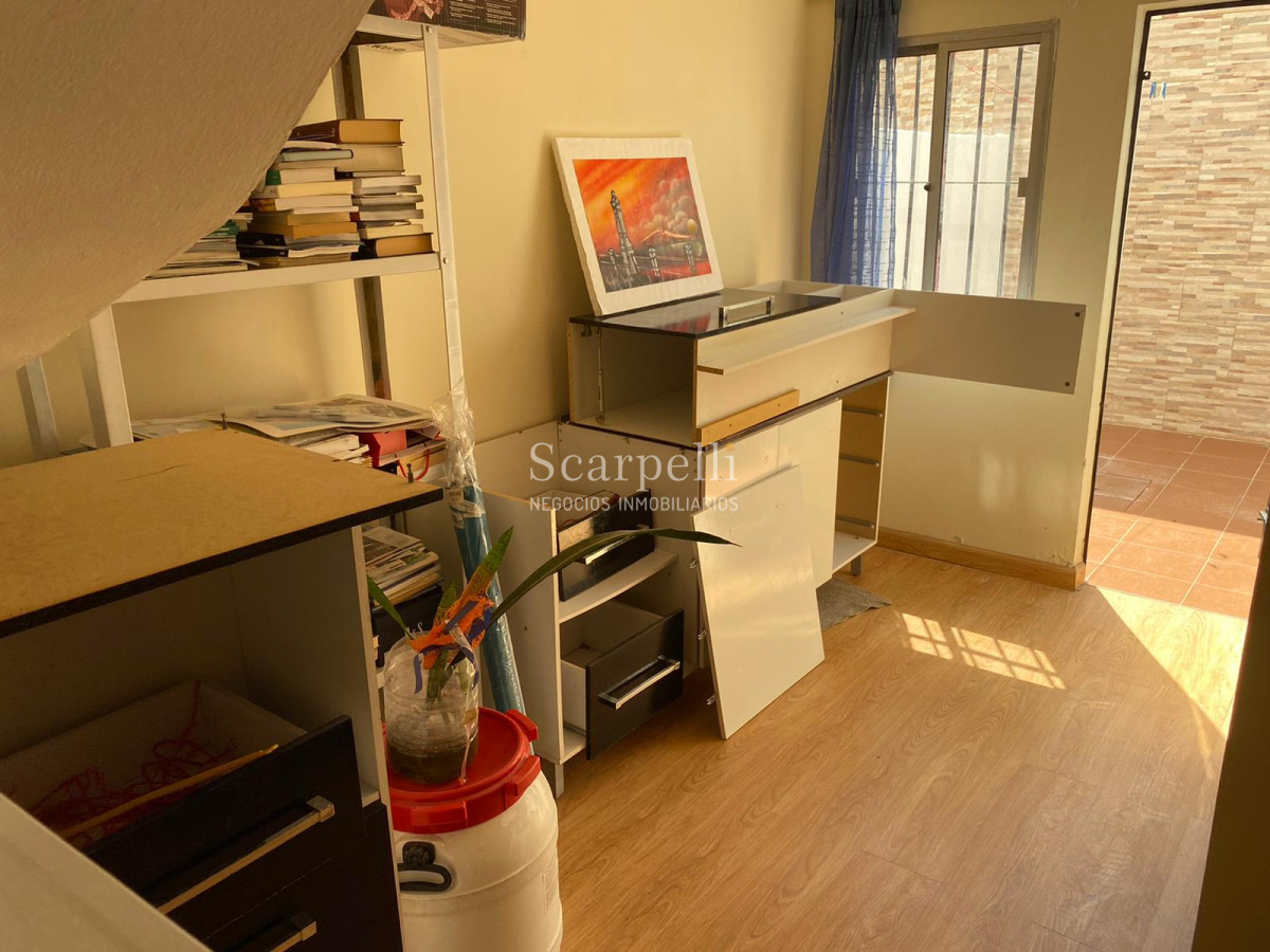 Apartamento ID.23456 - Impecable Propiedad Horizontal en 3 niveles a 200 mts. de la Rambla del Buceo con todos los Servicios y Locomoción a escasos metros.-