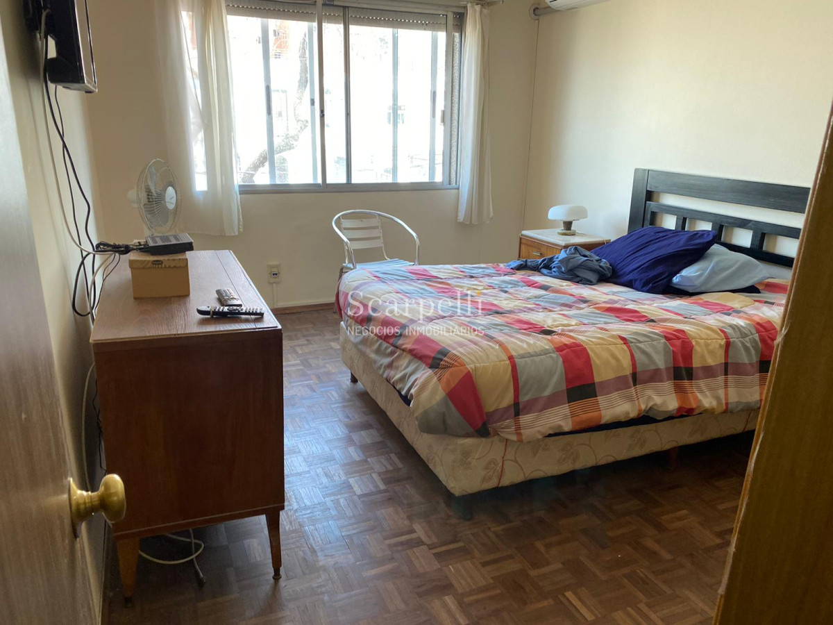 Apartamento ID.23456 - Impecable Propiedad Horizontal en 3 niveles a 200 mts. de la Rambla del Buceo con todos los Servicios y Locomoción a escasos metros.-