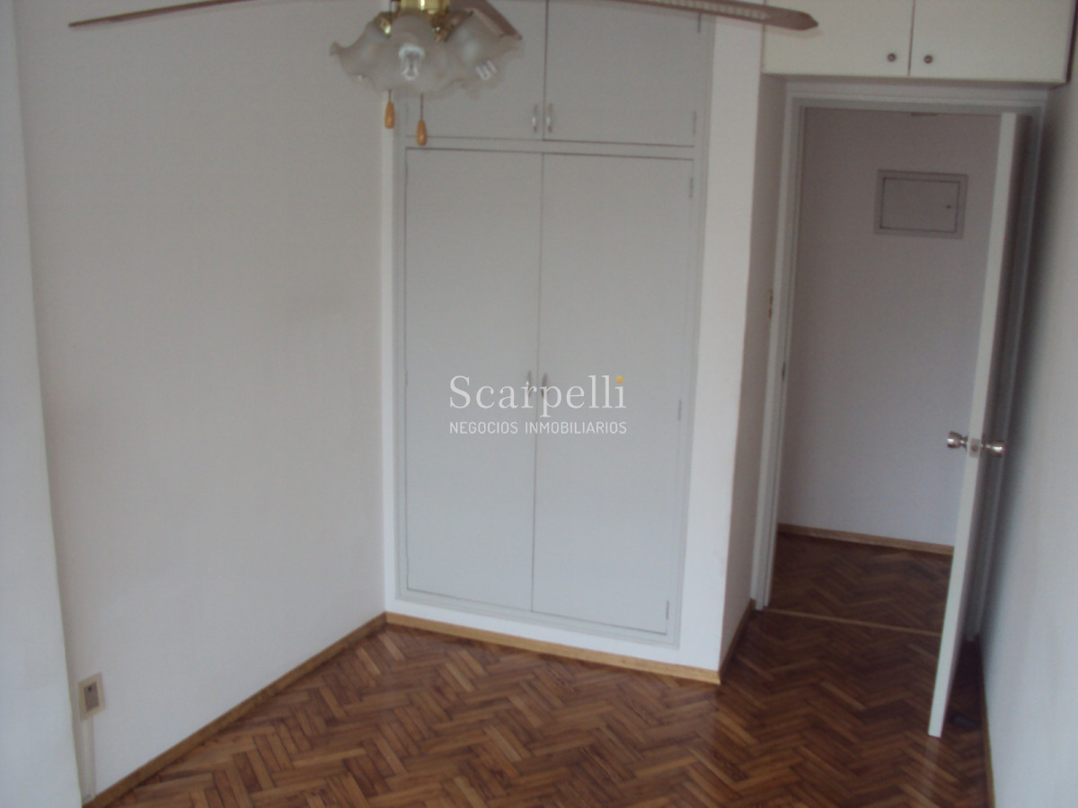 Apartamento ID.24393 - Cordón Sur. Piso Alto en Constituyente y Canelones con mucha Luz y hermosa vista.-