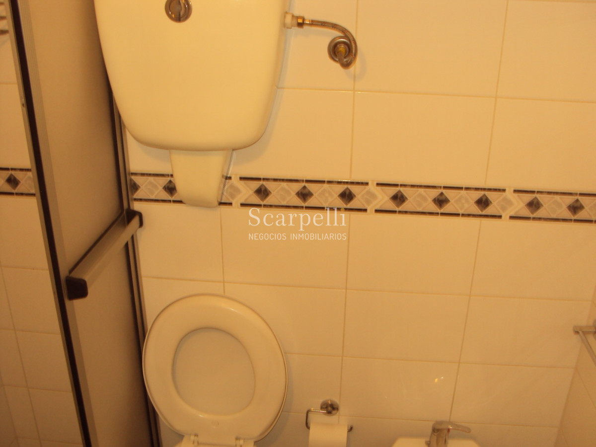 Apartamento ID.24393 - Cordón Sur. Piso Alto en Constituyente y Canelones con mucha Luz y hermosa vista.-