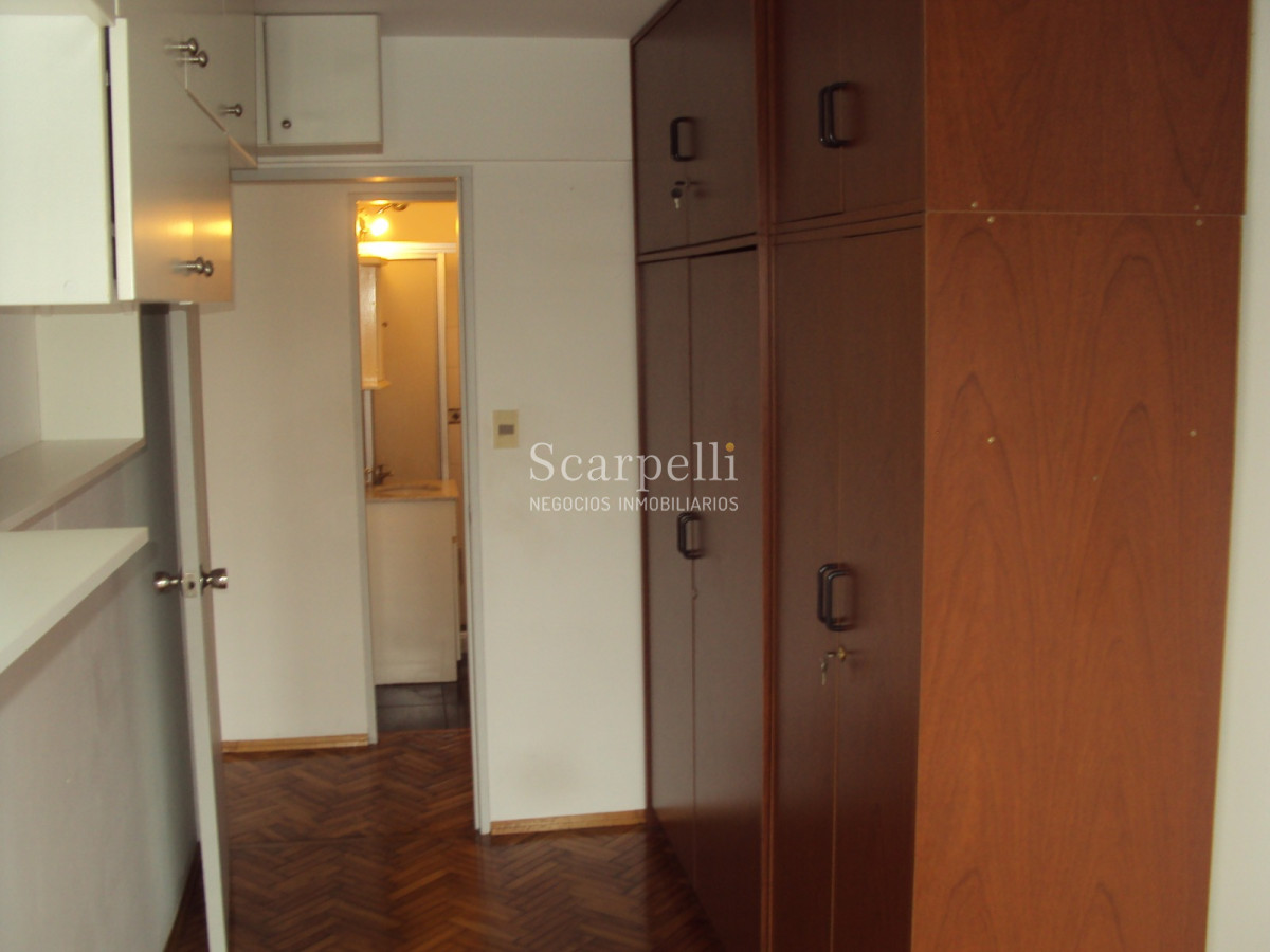 Apartamento ID.24393 - Cordón Sur. Piso Alto en Constituyente y Canelones con mucha Luz y hermosa vista.-