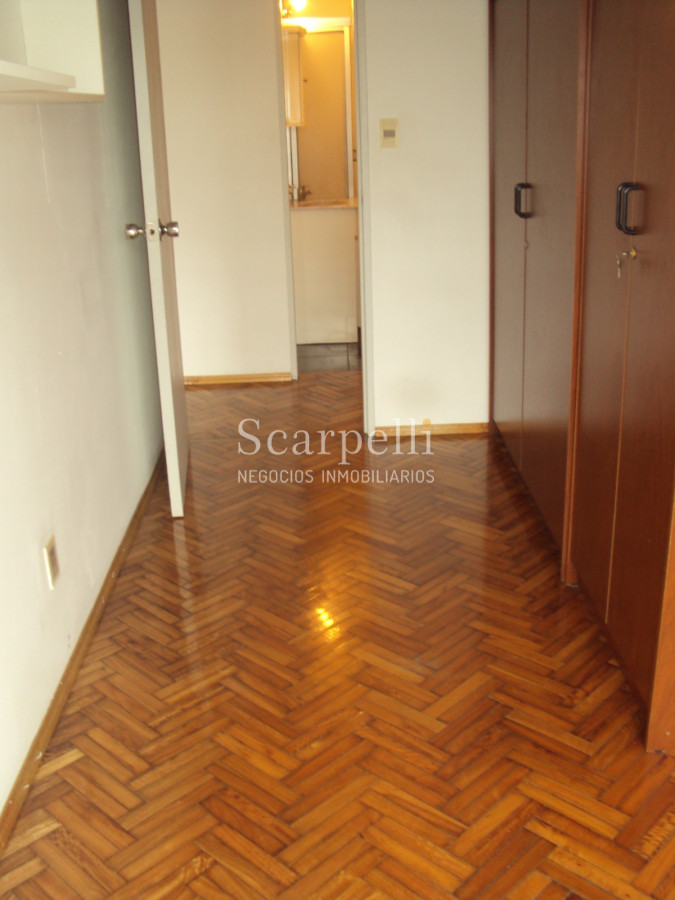 Apartamento ID.24393 - Cordón Sur. Piso Alto en Constituyente y Canelones con mucha Luz y hermosa vista.-