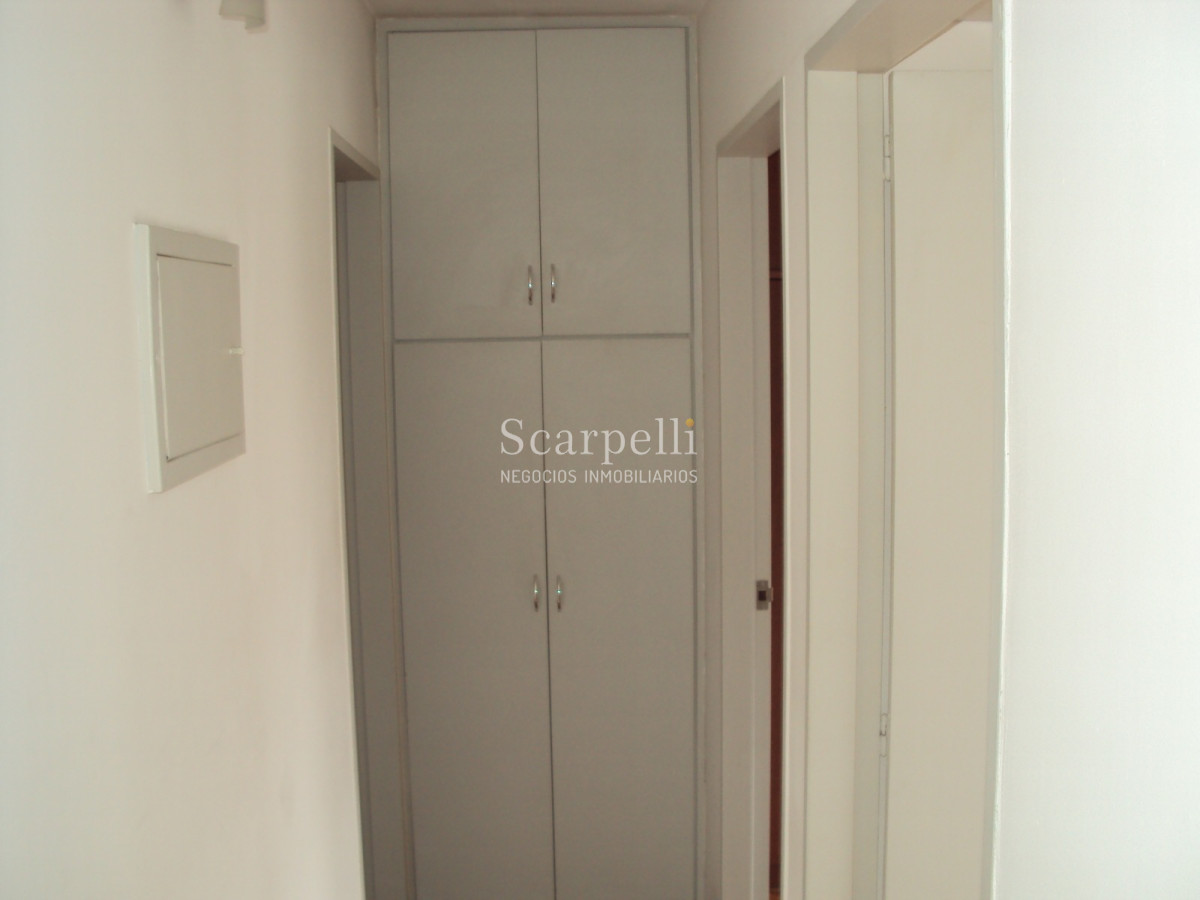Apartamento ID.24393 - Cordón Sur. Piso Alto en Constituyente y Canelones con mucha Luz y hermosa vista.-