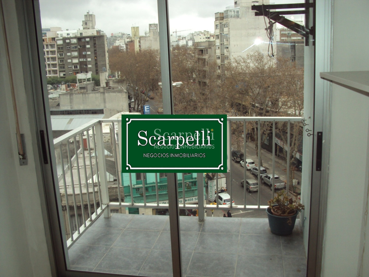 Apartamento ID.24393 - Cordón Sur. Piso Alto en Constituyente y Canelones con mucha Luz y hermosa vista.-