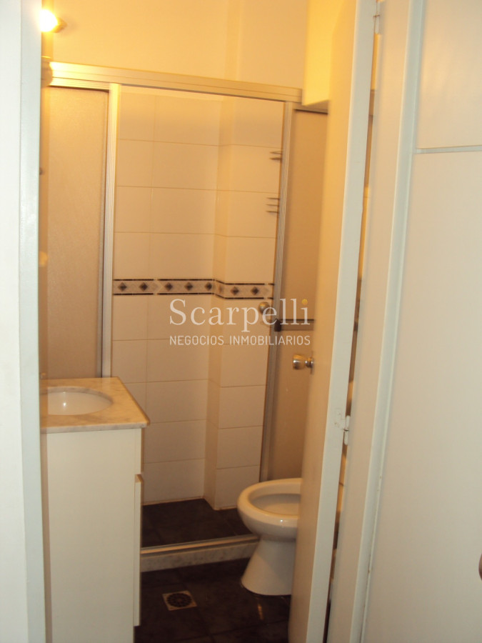 Apartamento ID.24393 - Cordón Sur. Piso Alto en Constituyente y Canelones con mucha Luz y hermosa vista.-