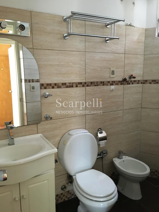 Apartamento ID.24907 - Pocitos Tradicional: Gabriel Pereira  esq. Ellauri Prolijo Apartamento en 1er. Piso. Entrega Inmediata.-
