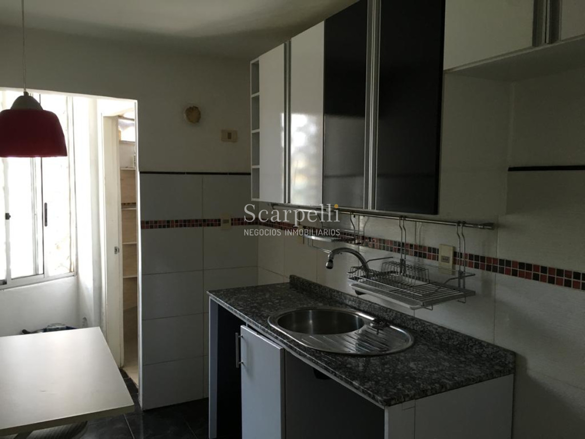 Apartamento ID.24907 - Pocitos Tradicional: Gabriel Pereira  esq. Ellauri Prolijo Apartamento en 1er. Piso. Entrega Inmediata.-