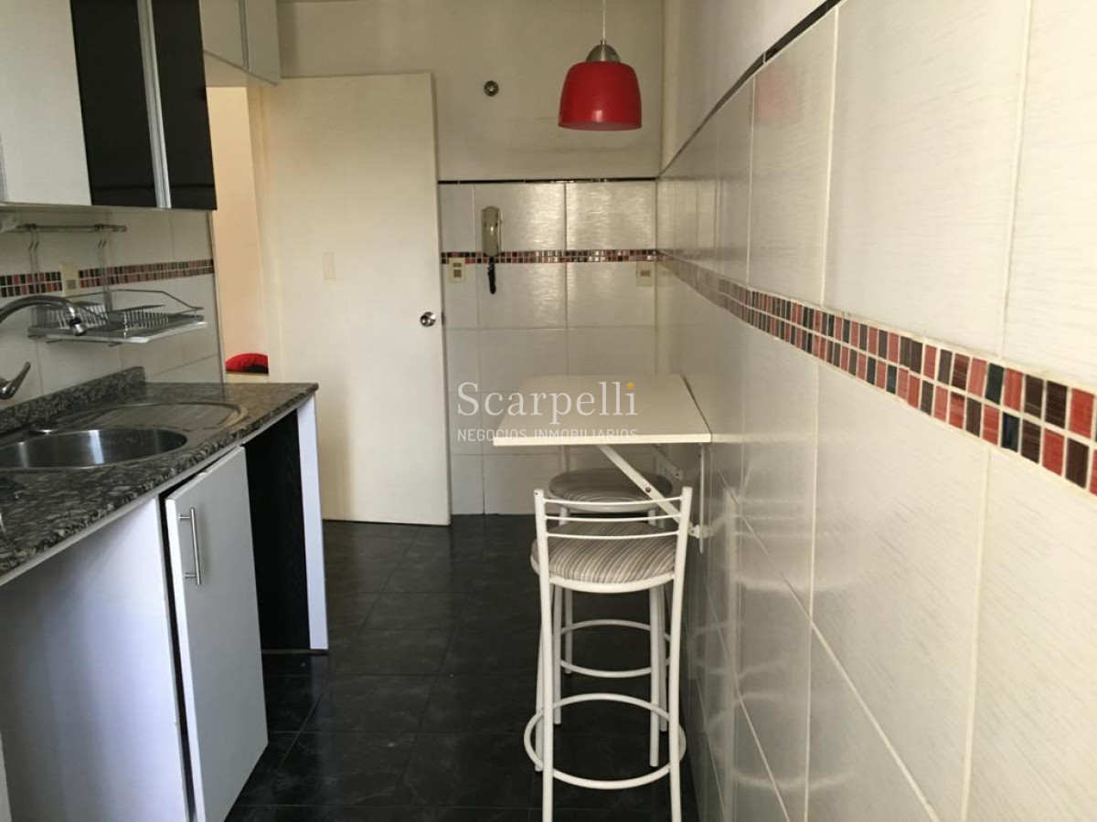 Apartamento ID.24907 - Pocitos Tradicional: Gabriel Pereira  esq. Ellauri Prolijo Apartamento en 1er. Piso. Entrega Inmediata.-