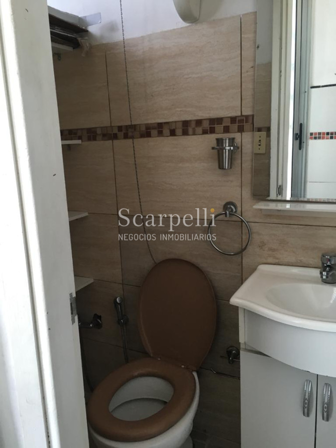Apartamento ID.24907 - Pocitos Tradicional: Gabriel Pereira  esq. Ellauri Prolijo Apartamento en 1er. Piso. Entrega Inmediata.-