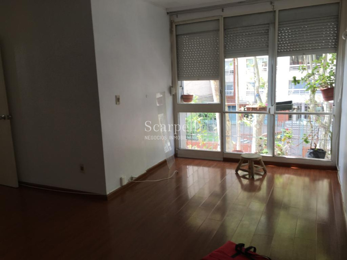 Apartamento ID.24907 - Pocitos Tradicional: Gabriel Pereira  esq. Ellauri Prolijo Apartamento en 1er. Piso. Entrega Inmediata.-