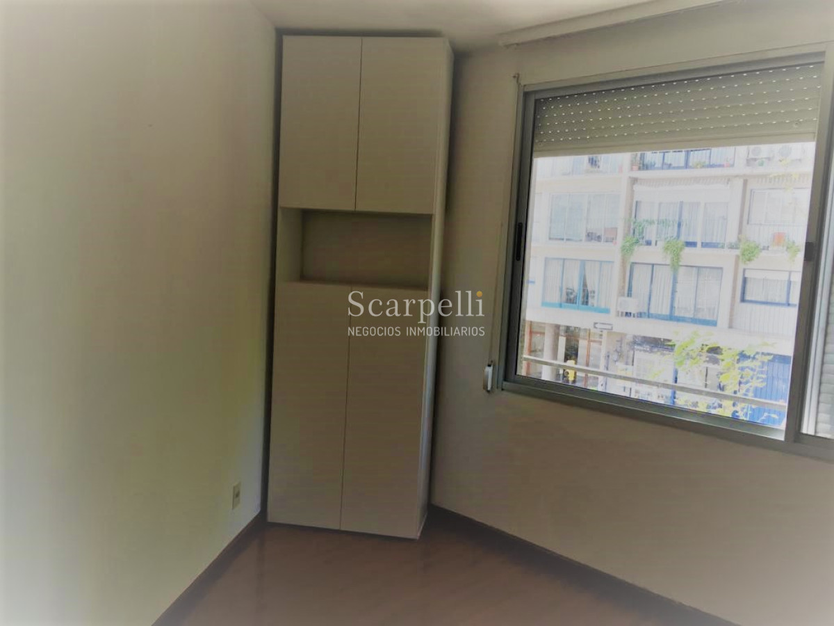 Apartamento ID.24907 - Pocitos Tradicional: Gabriel Pereira  esq. Ellauri Prolijo Apartamento en 1er. Piso. Entrega Inmediata.-