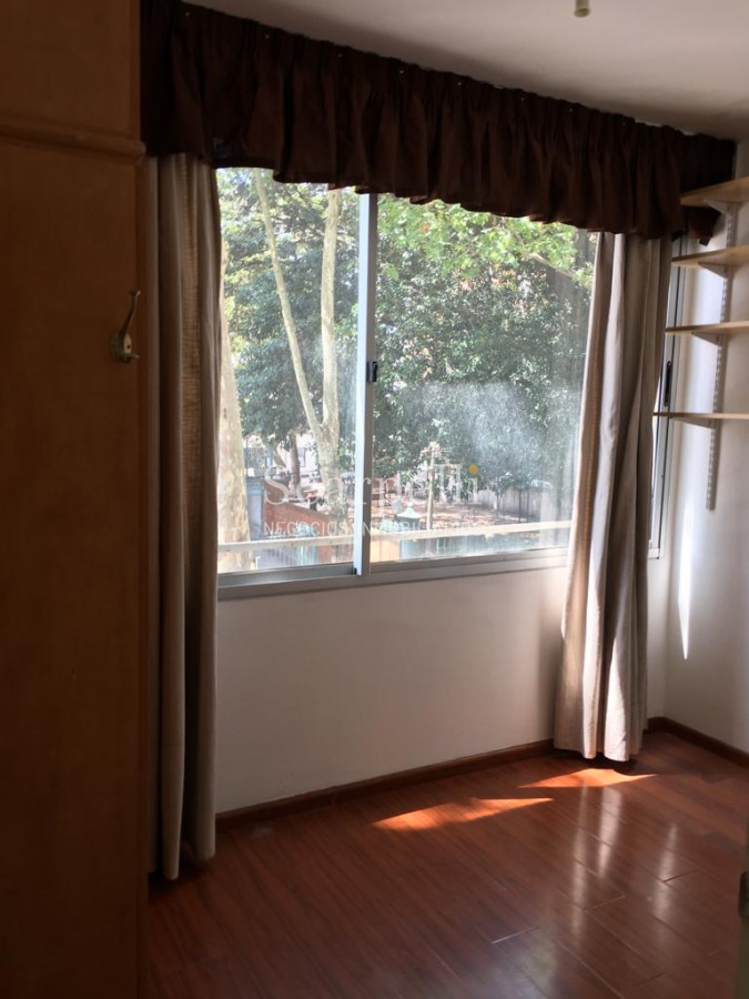 Apartamento ID.24907 - Pocitos Tradicional: Gabriel Pereira  esq. Ellauri Prolijo Apartamento en 1er. Piso. Entrega Inmediata.-