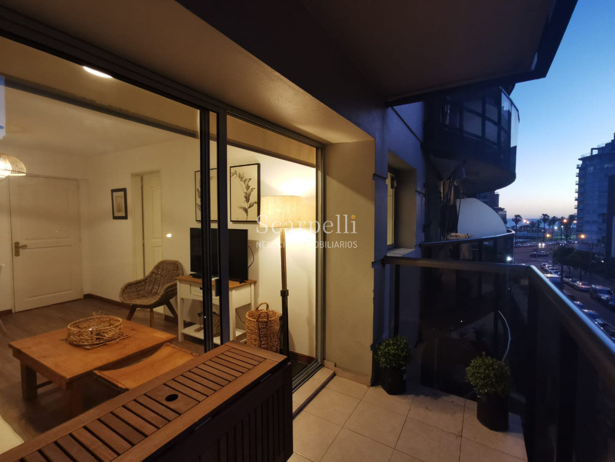Apartamento ID.25036 - Alquiler Apartamento Villa Biarritz A metros de la Rambla Muy Bien Equipado Con Amplias Terrazas & Garage.-