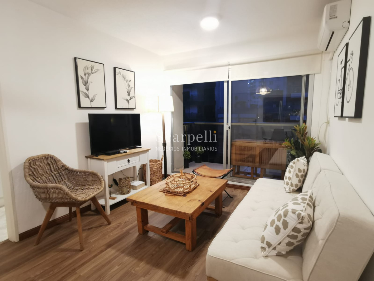 Apartamento ID.25036 - Alquiler Apartamento Villa Biarritz A metros de la Rambla Muy Bien Equipado Con Amplias Terrazas & Garage.-