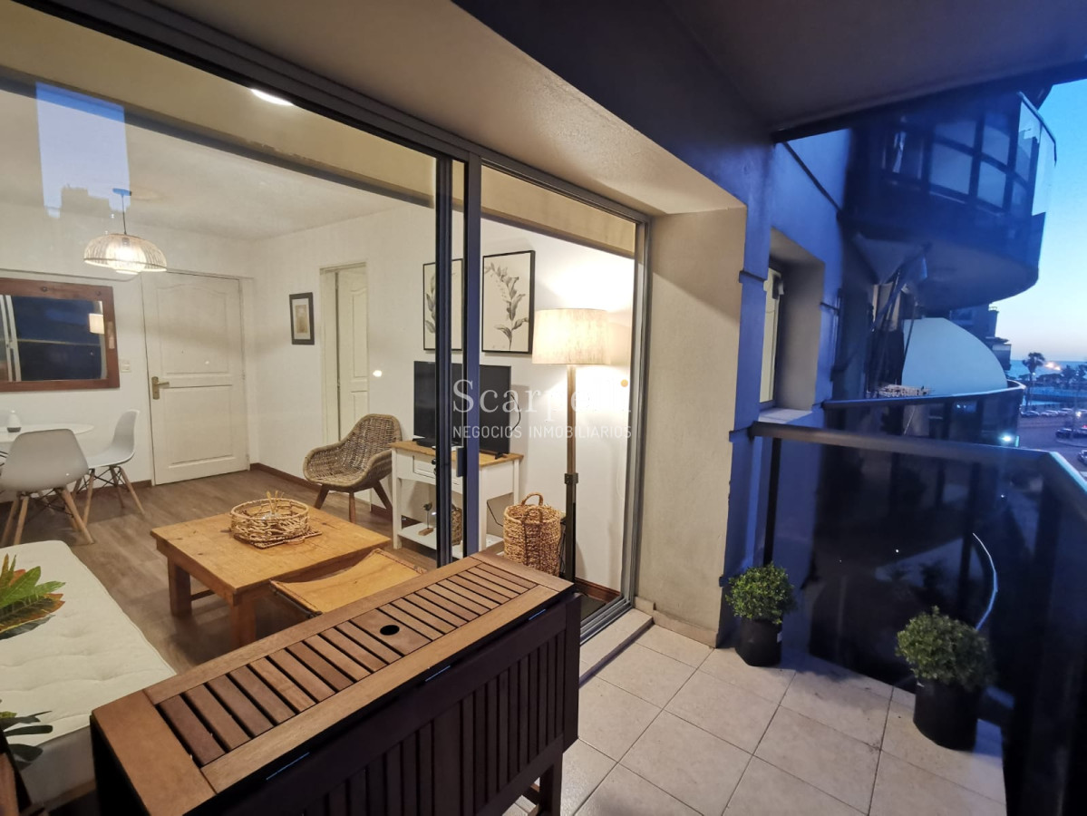 Apartamento ID.25036 - Alquiler Apartamento Villa Biarritz A metros de la Rambla Muy Bien Equipado Con Amplias Terrazas & Garage.-