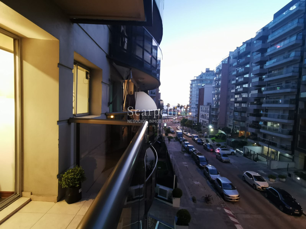 Apartamento ID.25036 - Alquiler Apartamento Villa Biarritz A metros de la Rambla Muy Bien Equipado Con Amplias Terrazas & Garage.-