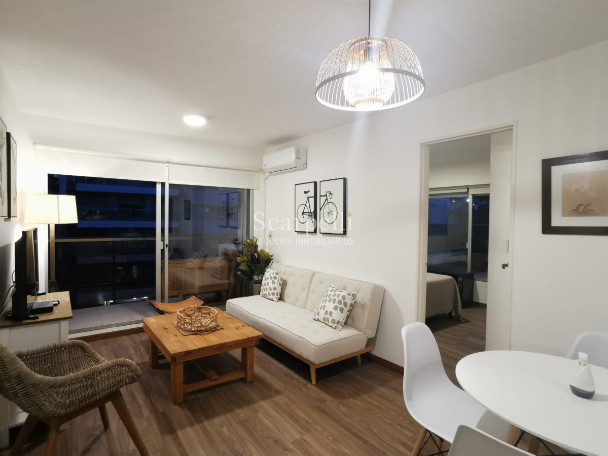 Apartamento ID.25036 - Alquiler Apartamento Villa Biarritz A metros de la Rambla Muy Bien Equipado Con Amplias Terrazas & Garage.-