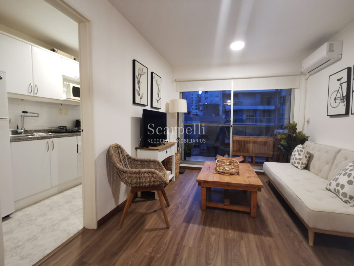 Apartamento ID.25036 - Alquiler Apartamento Villa Biarritz A metros de la Rambla Muy Bien Equipado Con Amplias Terrazas & Garage.-