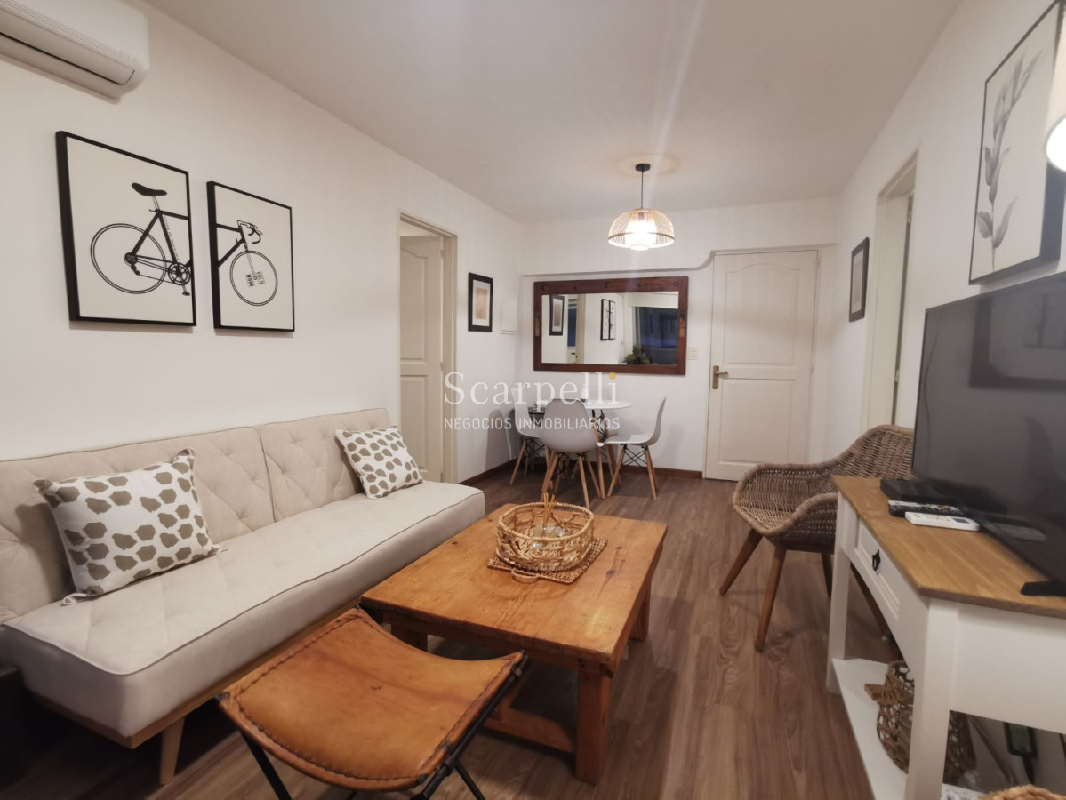 Apartamento ID.25036 - Alquiler Apartamento Villa Biarritz A metros de la Rambla Muy Bien Equipado Con Amplias Terrazas & Garage.-